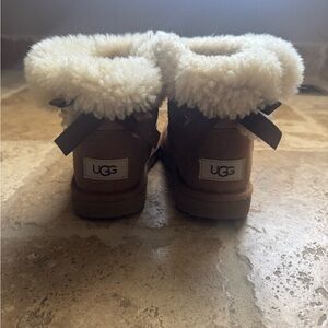 Girls size 13 “Chestnut” UGG Mini Bailey Bow II